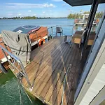 Exclusieve Houseboat La Mare 12 X 5 Meter Met Sauna En Hottup * Maasbommel