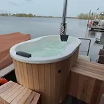 Exclusieve Houseboat La Mare 12 X 5 Meter Met Sauna En Hottup * Maasbommel