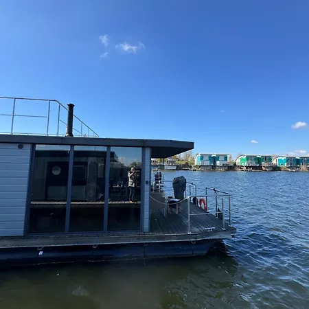 Tekne Exclusive Houseboat La Mare 12 X 5 M In Maasbommel