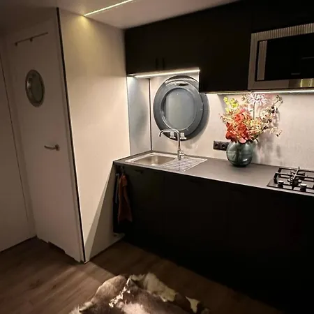 Båthotell Exclusieve Houseboat La Mare 12 X 5 M, Vanaf 13 Januari 2026 Met Sauna En Hottup