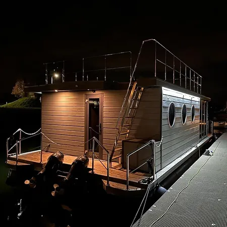 Exclusive Houseboat La Mare 12 X 5 M In Maasbommel