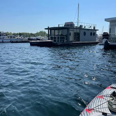 Botel Exclusieve Houseboat La Mare 12 X 5 Meter Met Sauna En Hottup Maasbommel