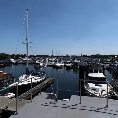 Botel Exclusieve Houseboat La Mare 12 X 5 Meter Met Sauna En Hottup