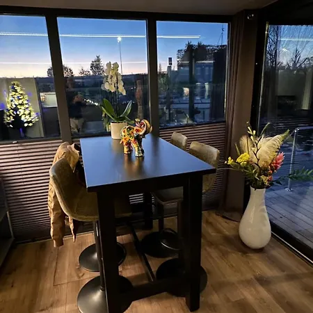 Botel Exclusieve Houseboat La Mare 12 X 5 Meter Met Sauna En Hottup *