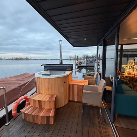 Exclusieve Houseboat La Mare 12 X 5 Meter Met Sauna En Hottup