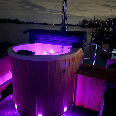 Exclusieve Houseboat La Mare 12 X 5 M, Vanaf 13 Januari 2026 Met Sauna En Hottup Båthotell