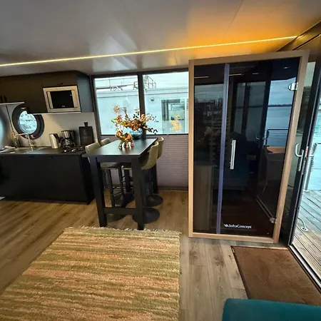 Exclusieve Houseboat La Mare 12 X 5 Meter Met Sauna, Hottup En Airco Maasbommel