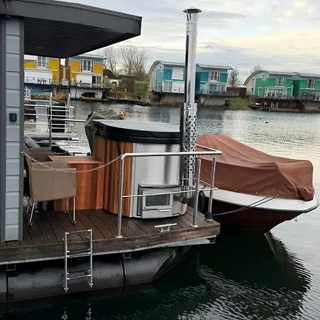 Exclusieve Houseboat La Mare 12 X 5 Meter Met Sauna En Hottup Maasbommel