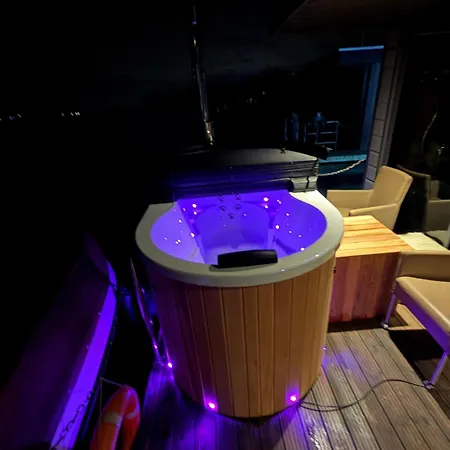 Botel Exclusieve Houseboat La Mare 12 X 5 Meter Met Sauna En Hottup