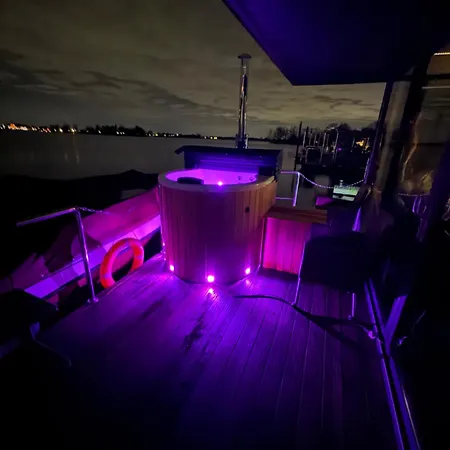 Exclusieve Houseboat La Mare 12 X 5 Meter Met Sauna En Hottup * Maasbommel