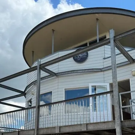 Botel Exclusieve Houseboat La Mare 12 X 5 Meter Met Sauna, Hottup En Airco Maasbommel