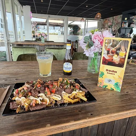 Botel Exclusieve Houseboat La Mare 12 X 5 Meter Met Sauna En Hottup Maasbommel