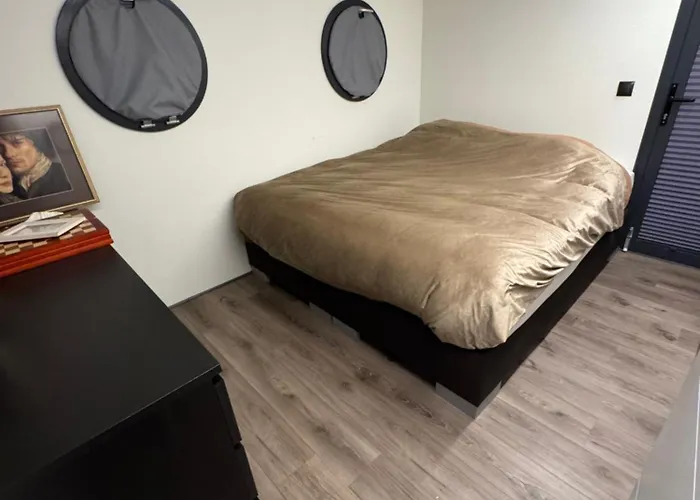 Exclusieve Houseboat La Mare 12 X 5 Meter Met Sauna * Maasbommel