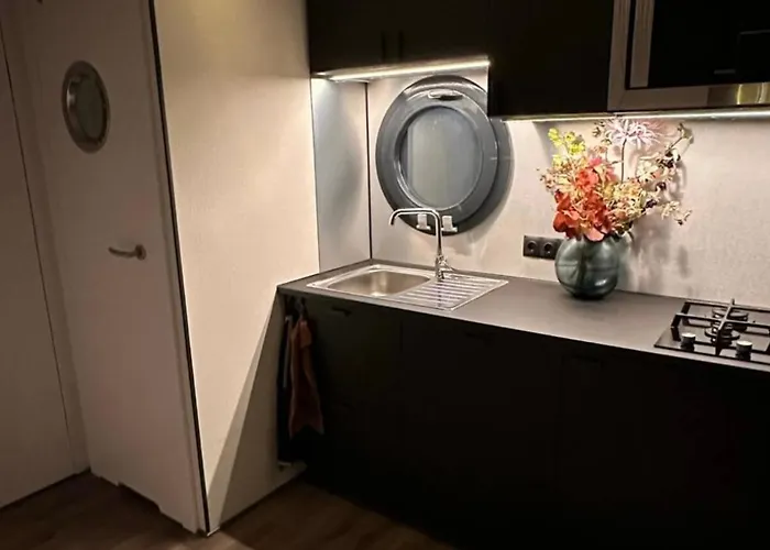 Båthotell Exclusieve Houseboat La Mare 12 X 5 M, Vanaf 13 Januari 2026 Met Sauna En Hottup