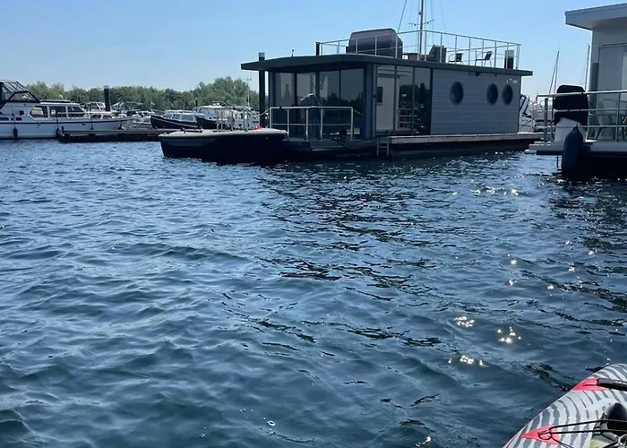 Botel Exclusieve Houseboat La Mare 12 X 5 Meter Met Sauna Maasbommel