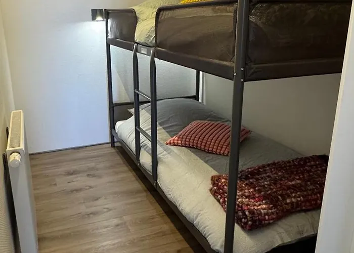 Båthotell Exclusieve Houseboat La Mare 12 X 5 M, Vanaf 13 Januari 2026 Met Sauna En Hottup Maasbommel