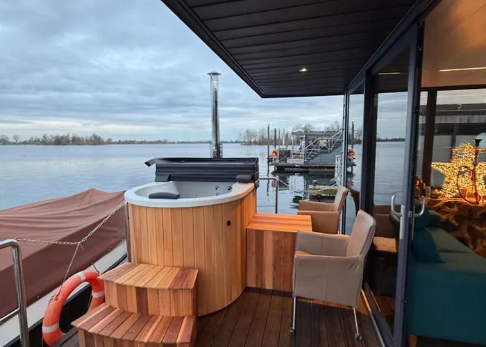 Exclusieve Houseboat La Mare 12 X 5 Meter Met Sauna