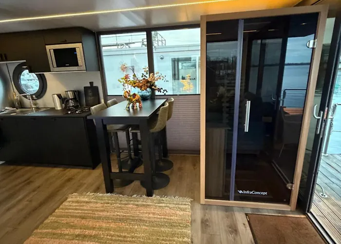 Exclusieve Houseboat La Mare 12 X 5 Meter Met Sauna Maasbommel