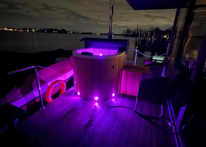 Exclusieve Houseboat La Mare 12 X 5 M, Vanaf 13 Januari 2026 Met Sauna En Hottup * Maasbommel
