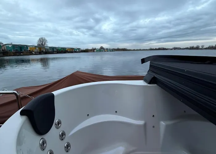 Exclusieve Houseboat La Mare 12 X 5 M, Vanaf 13 Januari 2026 Met Sauna En Hottup Båthotell *